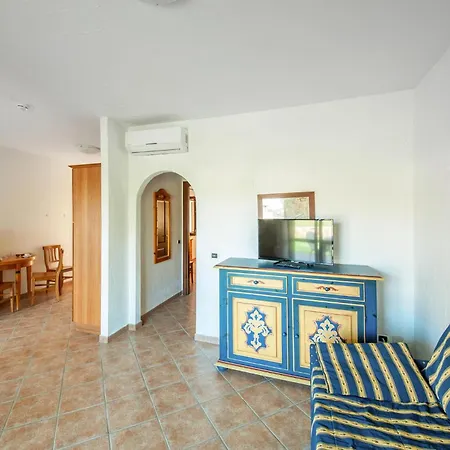 Nice In With Kitchenette Apartment Golfo Aranci